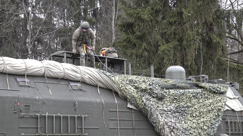 Rússia exibe mísseis hipersónicos com capacidade nuclear na Bielorrússia