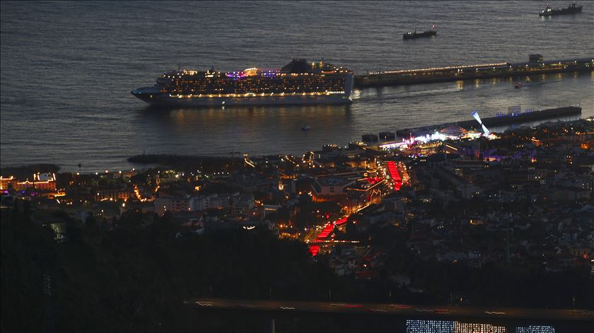 Funchal. Criança transportada ao hospital após incidente em navio de cruzeiro Funchal. Criança transportada ao hospital após incidente em navio de cruzeiro