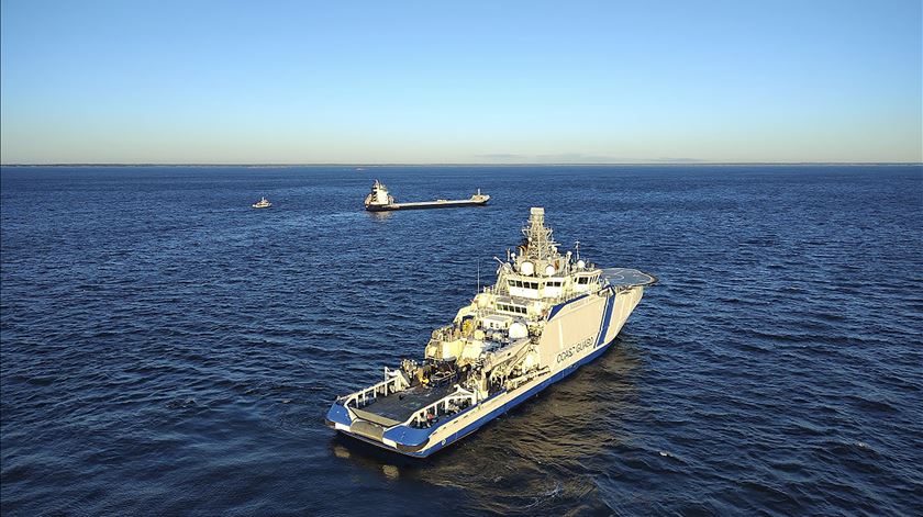 Navio suspeito de rutura de cabo submarino no Báltico seguia da Rússia para Israel