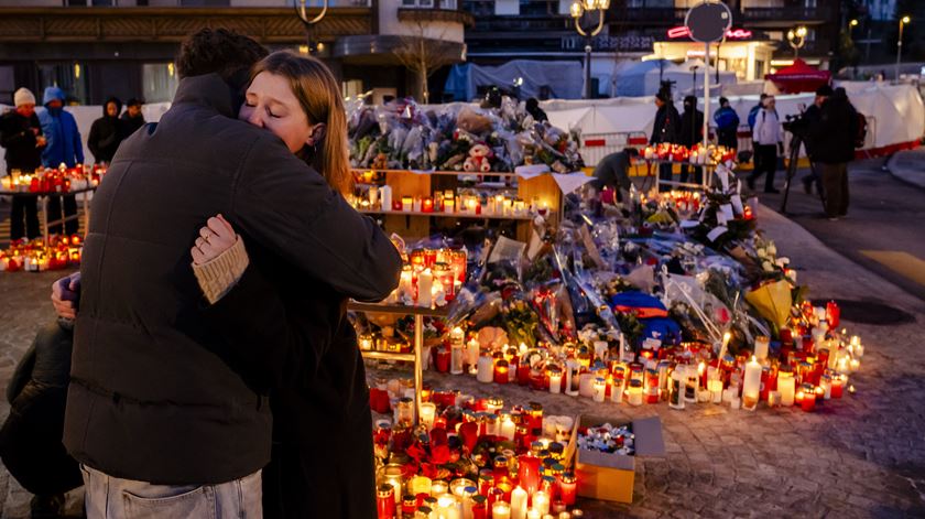 Suíça identifica novas 16 vítimas do incêndio em bar de Crans-Montana