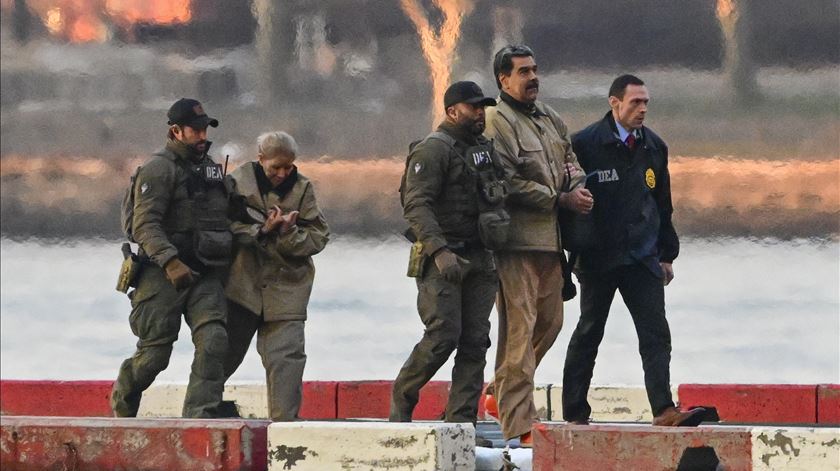 EUA autorizam governo da Venezuela a pagar defesa de Maduro e de mulher