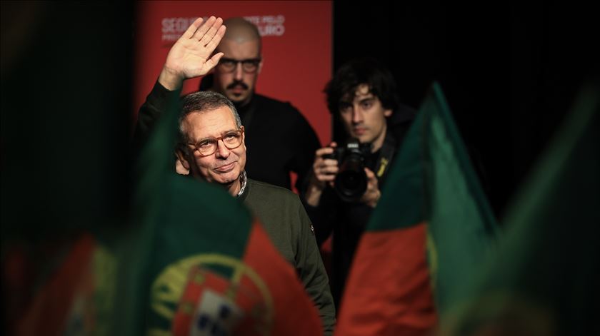 Seguro lidera tracking poll da segunda volta com mais de 60%