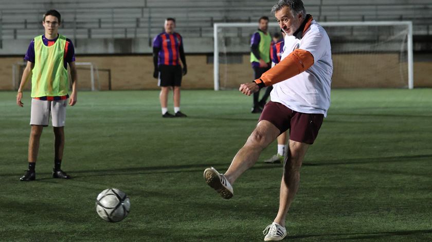 Com a ajuda das sondagens, Cotrim aposta nos idosos e na Venezuela para driblar Mendes