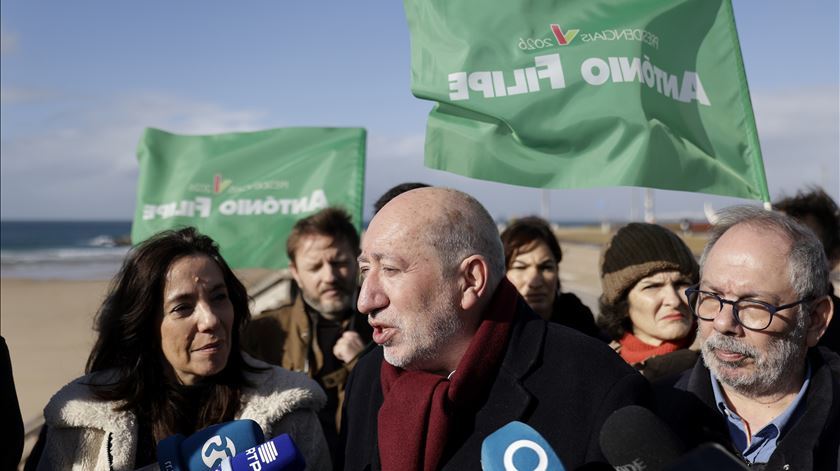 O "campista" António Filipe ri-se e diz que "se todos desistirem ganha à primeira volta"