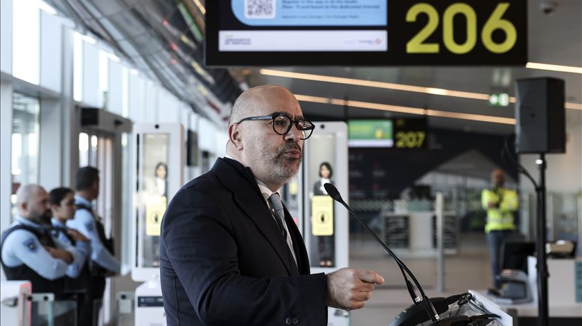 Governo assegura "não ter diminuído um milímetro" controlo de fronteiras