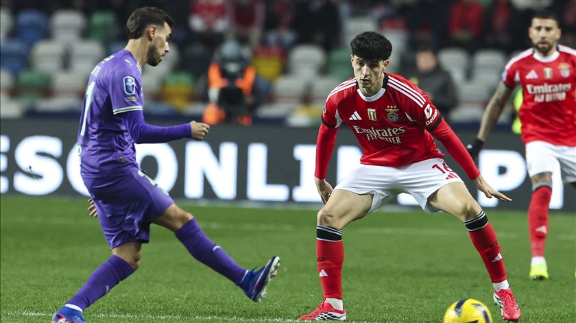 Manu já jogou a central, "Mourinho pode estar à vontade": a garantia de quem o meteu lá