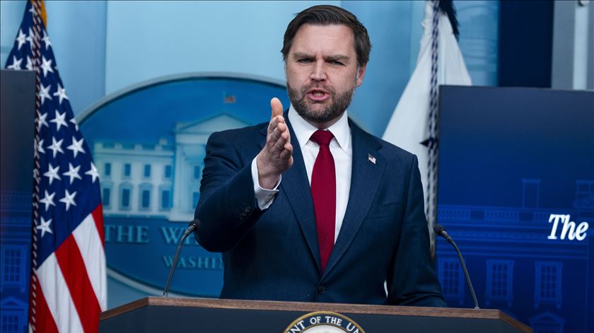 JD Vance: Mulher morta pelo ICE foi “vítima da ideologia de extrema-esquerda”