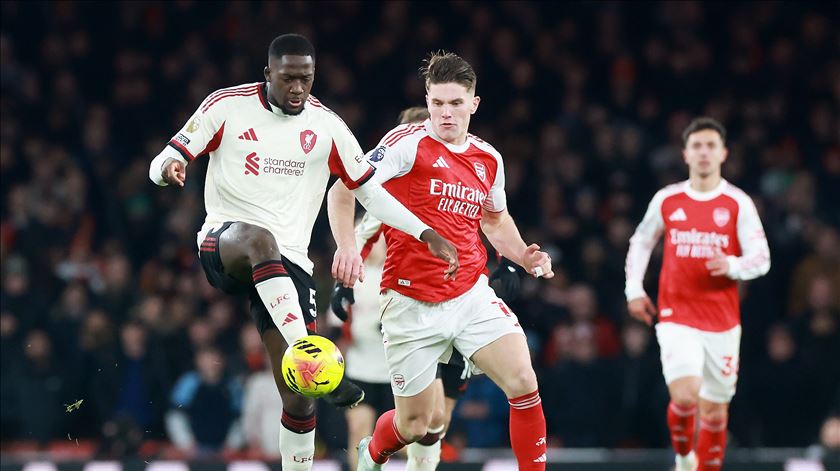 Arsenal e Liverpool completam jornada de empates no top-4