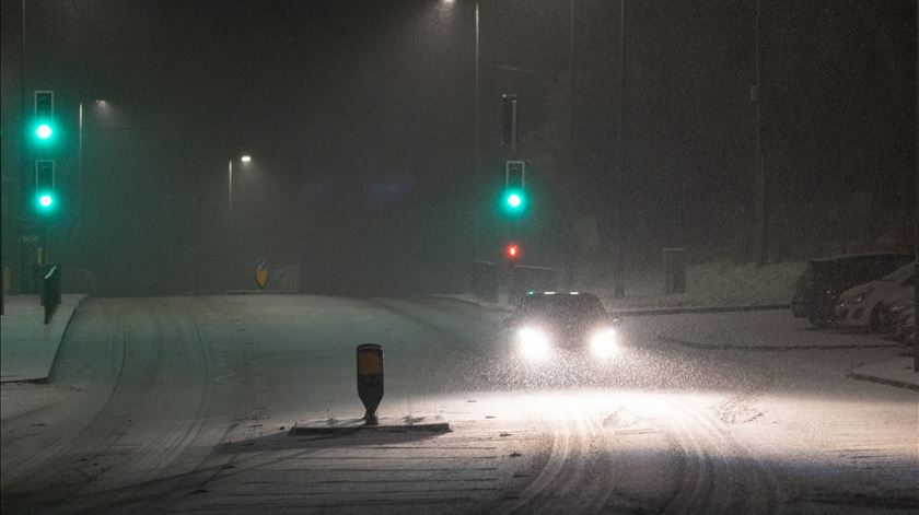 Tempestade Goretti provoca apagão de milhares de casas em França e Reino Unido