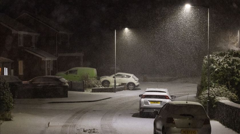 Neve cai no País de Gales, Reino Unido, devido à tempestade Goretti. Foto: Adam Vaughan/EPA