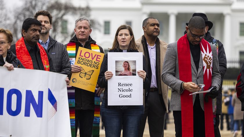 "Está tudo bem, amigo". Divulgado novo vídeo da morte de Renee Nicole Good