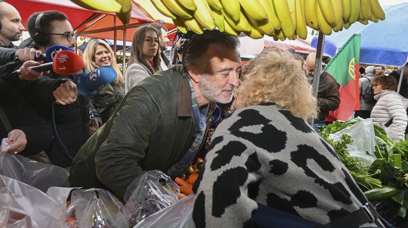 Saúde. Cotrim considera "insuficiente" pressão e contactos "desconhecidos" de Marcelo