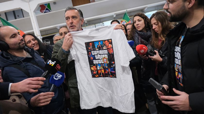 Cotrim denuncia alegadas pressões no PSD e desafia Mendes: “Façam uma campanha melhor” Cotrim denuncia alegadas pressões no PSD e desafia Mendes: “Façam uma campanha melhor”