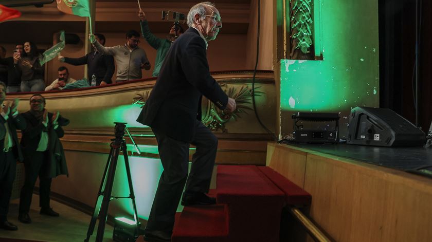 Mendes não resistiu e pede explicações à ministra da Saúde. Rui Moreira critica o PSD “das traições"