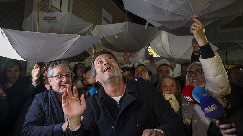 Ventura "da paz" quer debate centrado na saúde e faz confusão com "espreguiçadeiras"