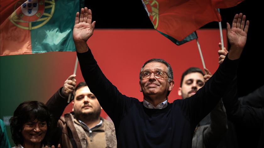 Seguro com grande vantagem em nova sondagem de segunda volta