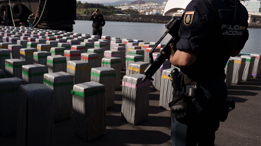 Polícia espanhola apreende quase 10 toneladas de cocaína em navio que transportava sal