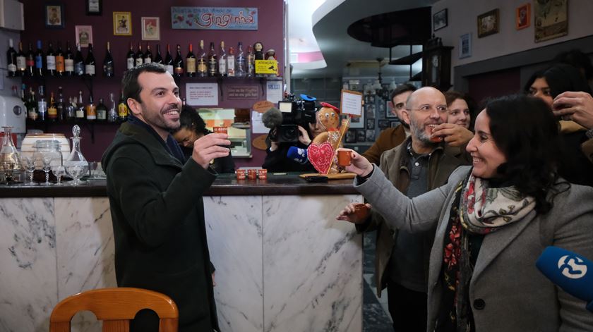 "Política não é Matemática". Jorge Pinto foi beber uma ginjinha "à la Marcelo"