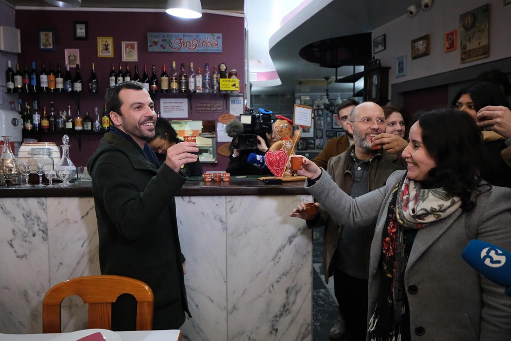 "Política não é Matemática". Jorge Pinto foi beber uma ginjinha "à la Marcelo"