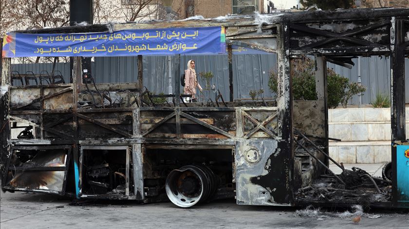 Quase 4.000 mortos e 9.000 feridos em protestos no Irão contabilizados por ONG