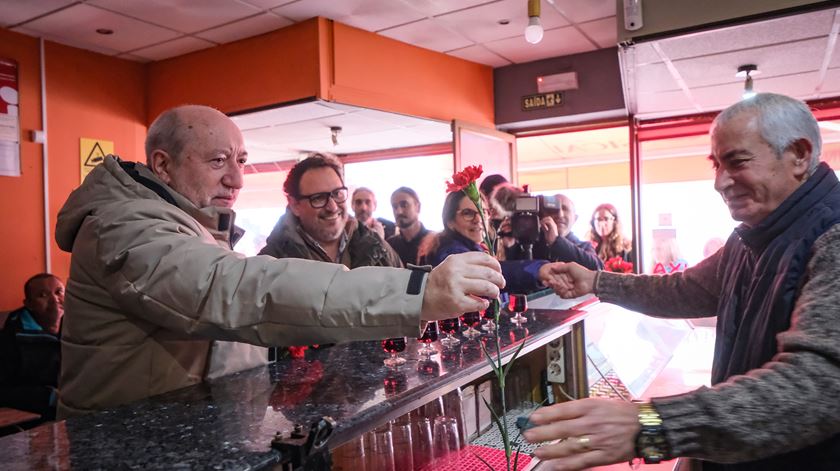 António Filipe "não mudaria nada", mas “a galinha não canta antes de pôr o ovo”