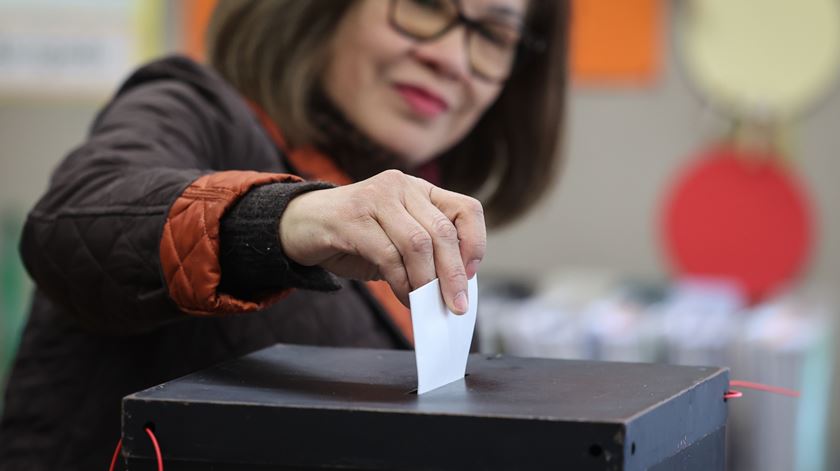 Portugueses desafiam distância para votar presencialmente em Londres