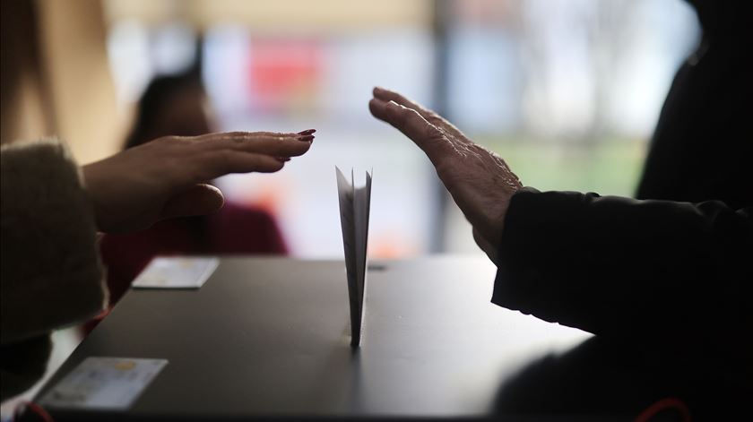 Presidenciais. Afluência às 16h00 semelhante à de 2006