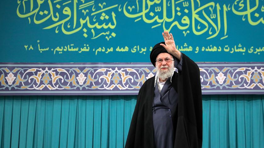 Irão avisa: ataque dos EUA contra Khamenei será declaração de guerra