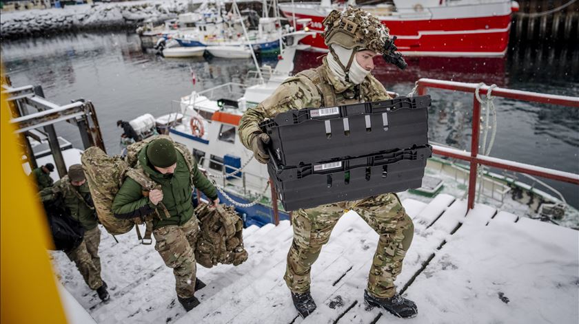 PM dinamarquesa pede unidade em Nuuk perante "situação grave"