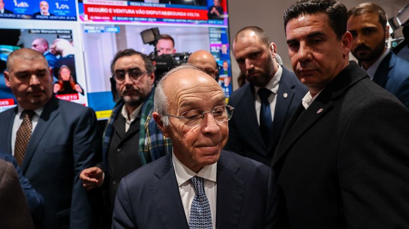 Derrota de Marques Mendes abre buraco de 430 mil euros nas contas da campanha