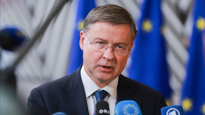 UE prevê desbloquear empréstimo de 90 mil ME à Ucrânia até junho