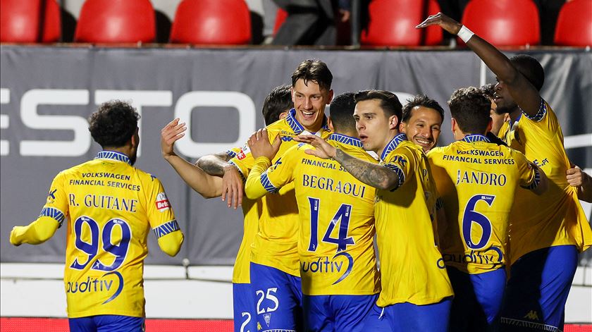 Estoril fecha jornada 18 com goleada ao Estrela da Amadora