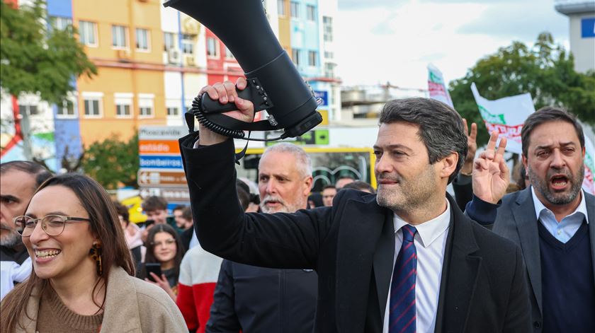 André Ventura "estupefacto" com apoios de "notáveis" da direita a Seguro