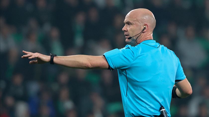 Anthony Taylor apita receção do Sporting de Braga ao Friburgo