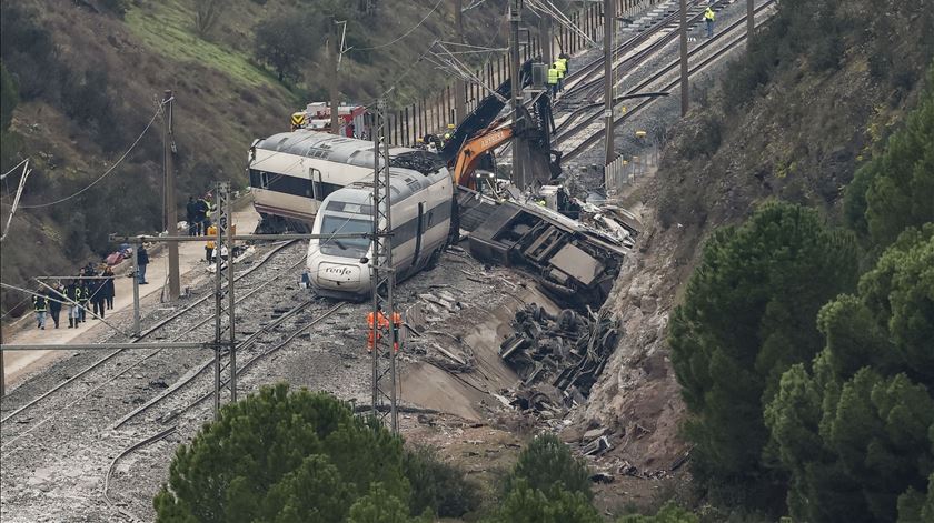 Comboio da Renfe Alvia que colidiu com comboio da Iryo. Foto: J.j. Guillen/EPA