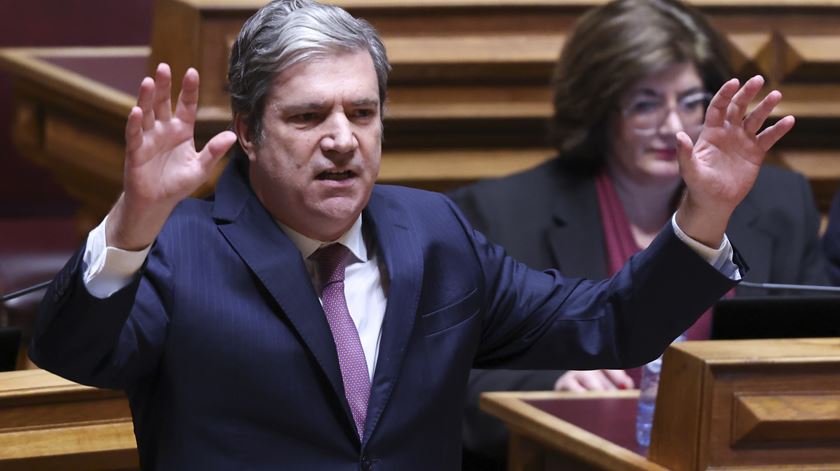 CDS-PP "sempre esteve mais à direita do PSD e é assim que quer continuar"