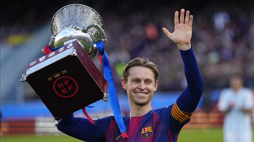 Nem Cruijff, nem Kluivert, nem Koeman. Frenkie é o neerlandês com mais jogos pelo Barcelona