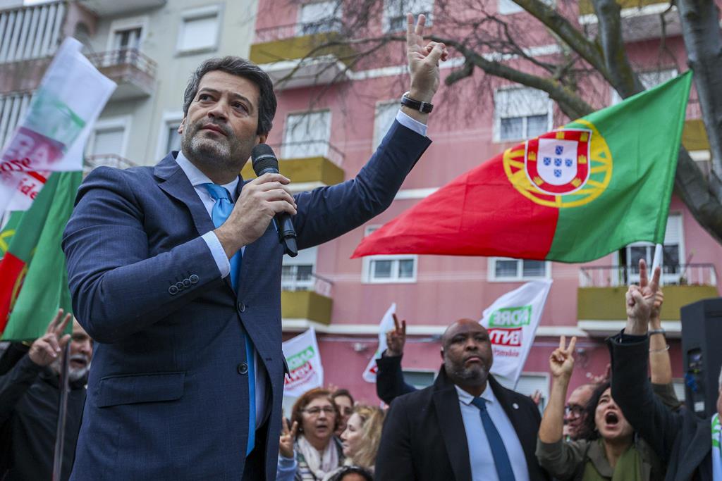Ventura ignora temas locais, mas povo não desmobiliza. "Tem coisas boas. Combate os tubarões"