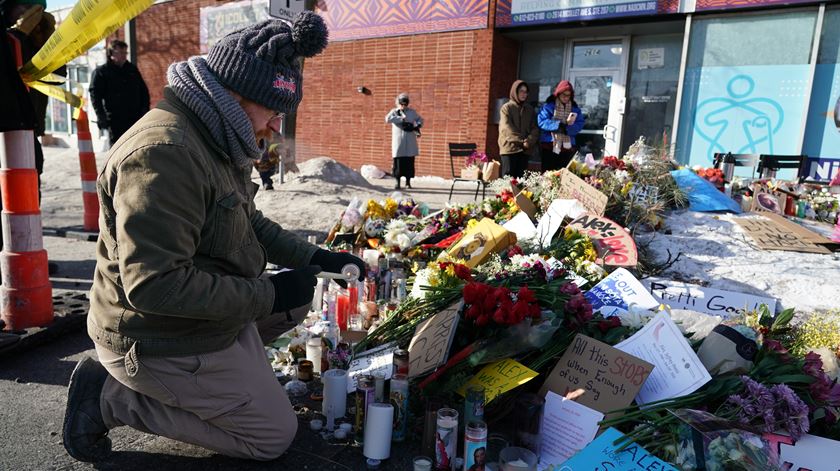 Agentes envolvidos na morte de Alex Pretti e Nicole Good em Minneapolis suspensos