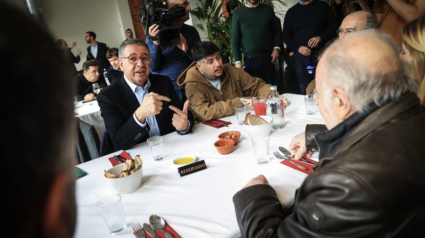 Seguro mantém Ventura nos “extremos”, mas modela as críticas a pensar no pós-eleições