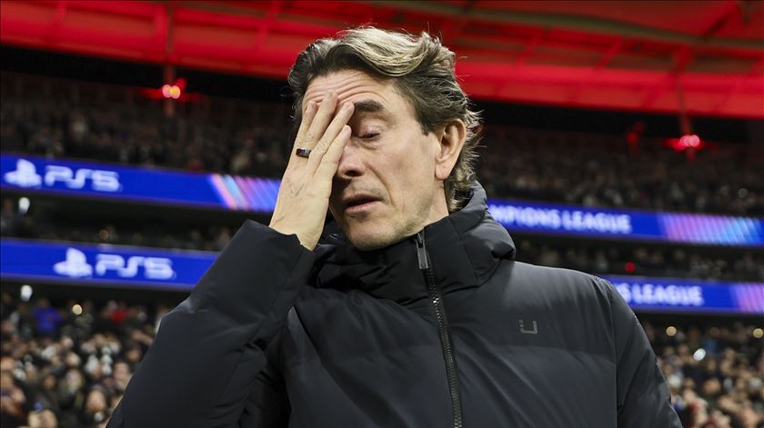 "Estou convencido de que continuo no Tottenham", disse Thomas Frank. Doze horas depois, foi despedido