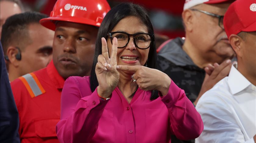 Delcy Rodríguez substitui chefias militares após demissão do ministro da Defesa