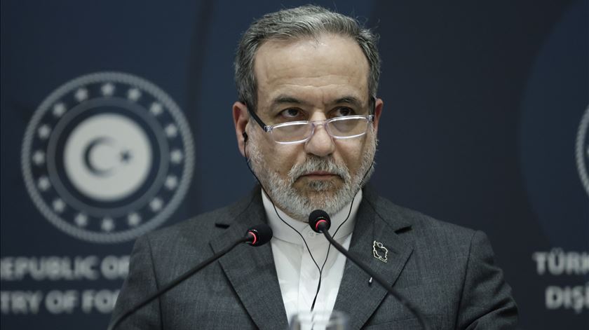 Irão reúne-se com organismo da ONU antes de negociações com EUA