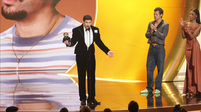 A reação de Bad Bunny ao vencer Grammy de Álbum do Ano