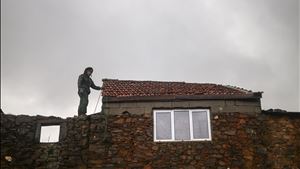 Uma semana depois da tempestade, quase 100 mil pessoas continuam sem eletricidade