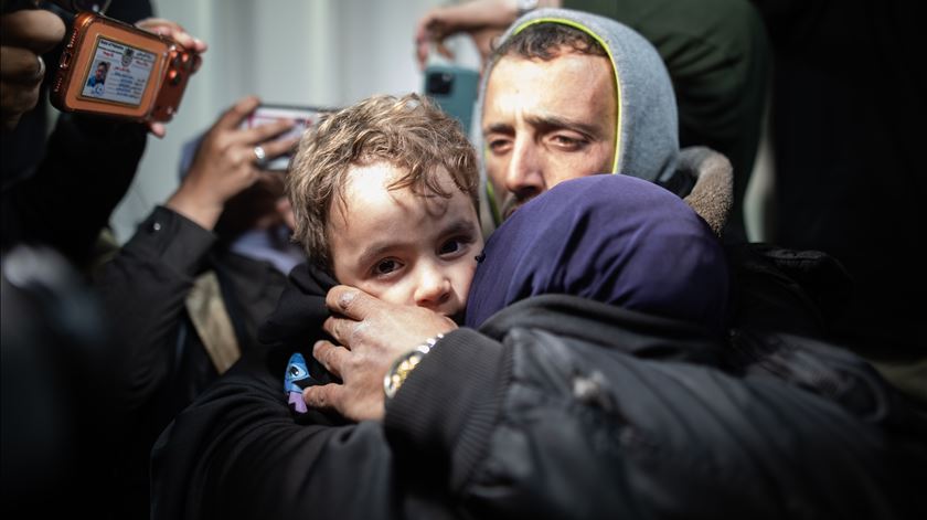 Israel reabre passagem de Rafah parcialmente a partir de 4.ª-feira