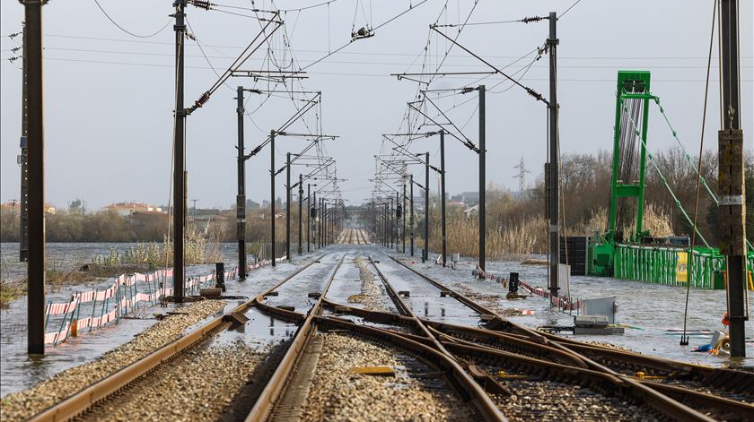 Linha do Oeste vai demorar "no mínimo nove meses" a ficar operacional