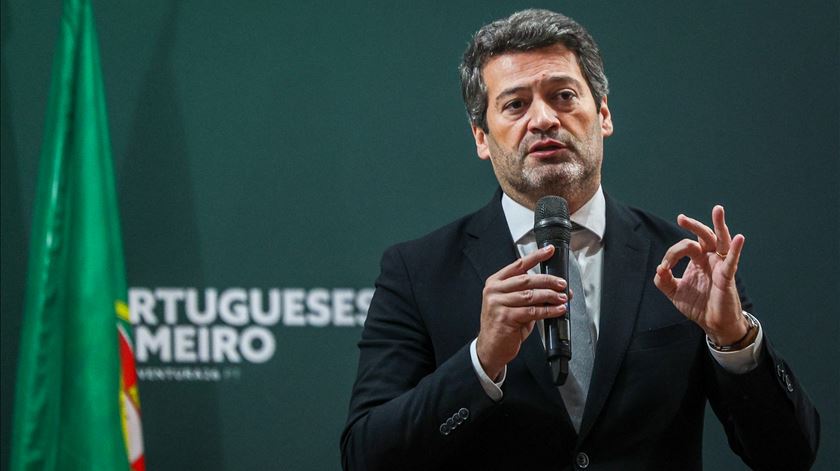 Ventura desafia direita a reconfirmar perda de nacionalidade e admite referendo