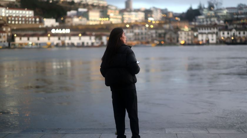 Douro transbordou de madrugada e ocupou margens do Porto e Gaia. Foto: Estela Silva/Lusa