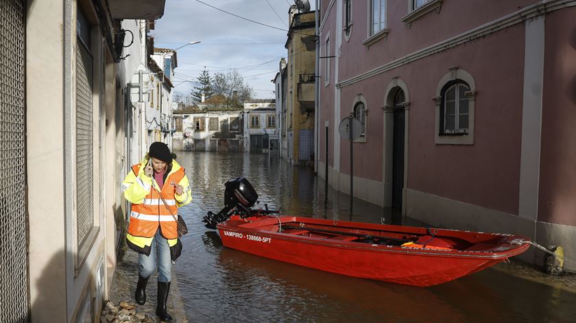 🔴 Ao minuto: Gondomar ativa Plano de Emergência, mantêm-se avisos de agitação marítima